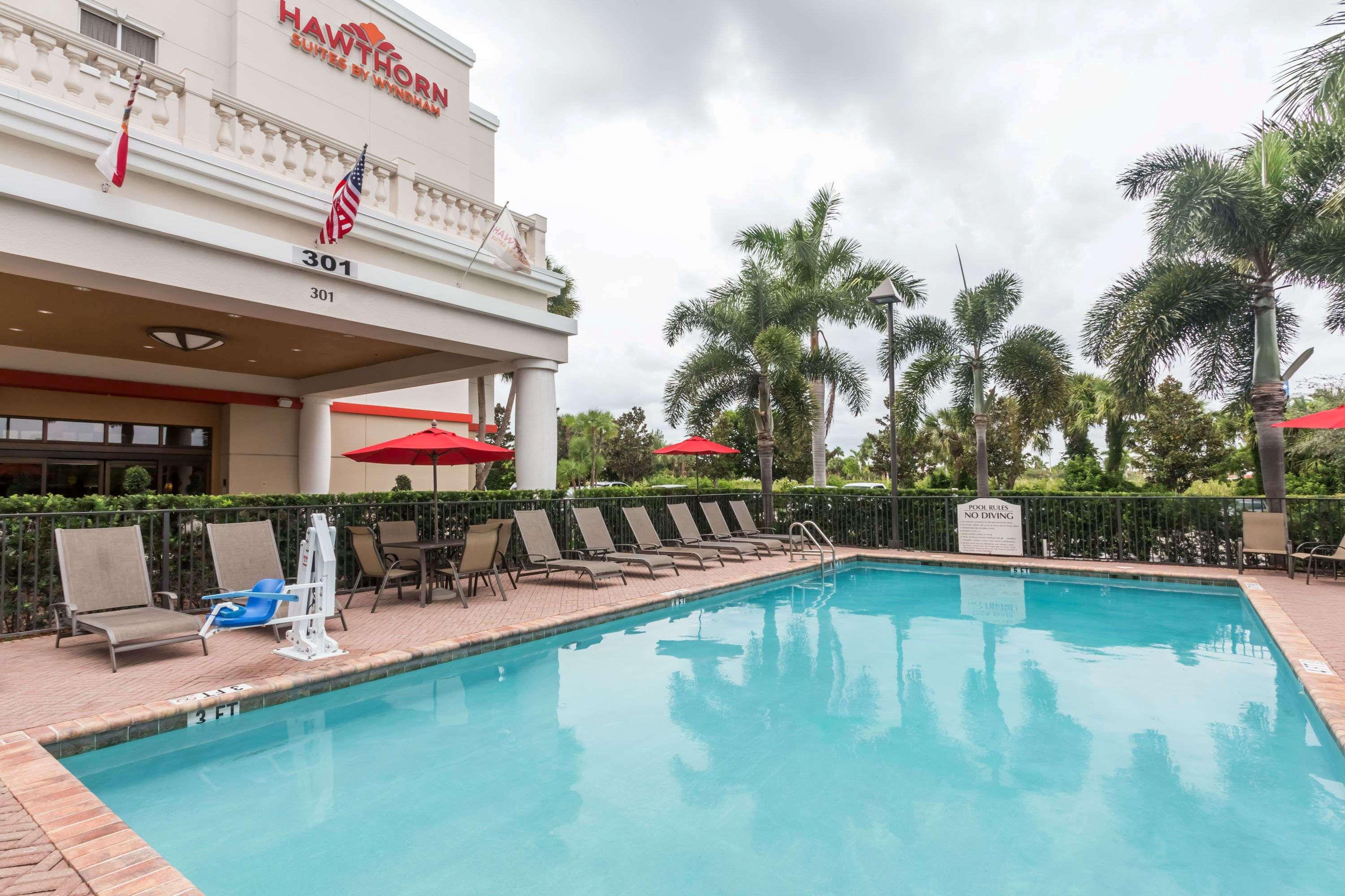 Hawthorn Extended Stay By Wyndham West Palm Beach Bagian luar foto