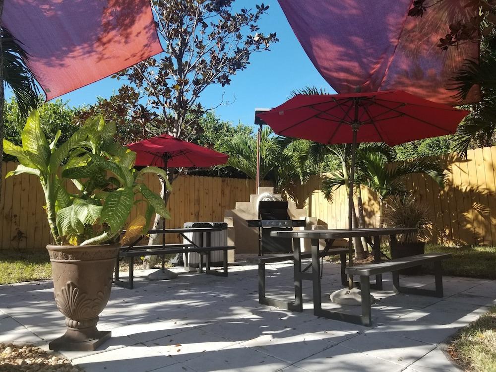 Hawthorn Extended Stay By Wyndham West Palm Beach Bagian luar foto