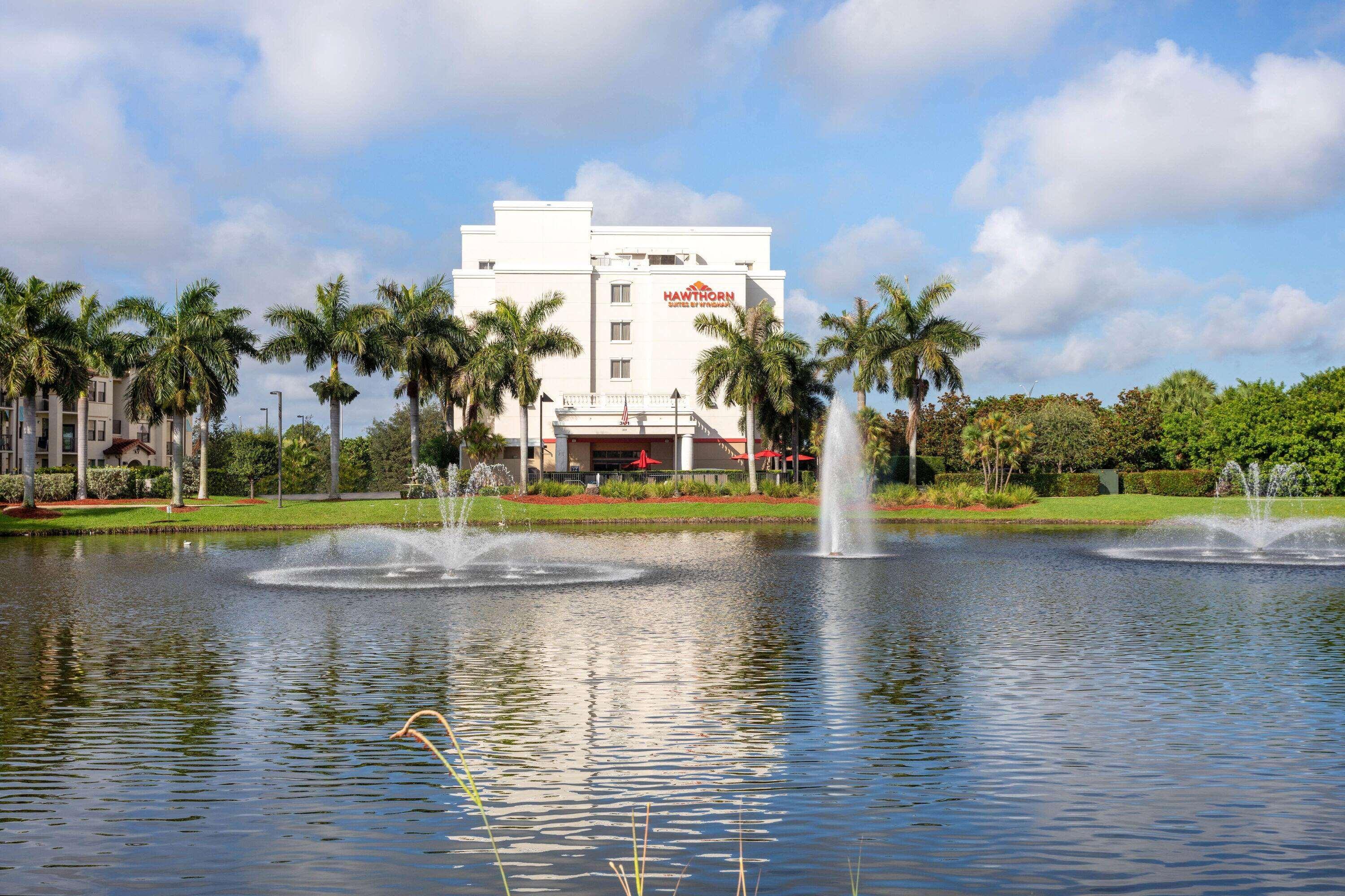 Hawthorn Extended Stay By Wyndham West Palm Beach Bagian luar foto